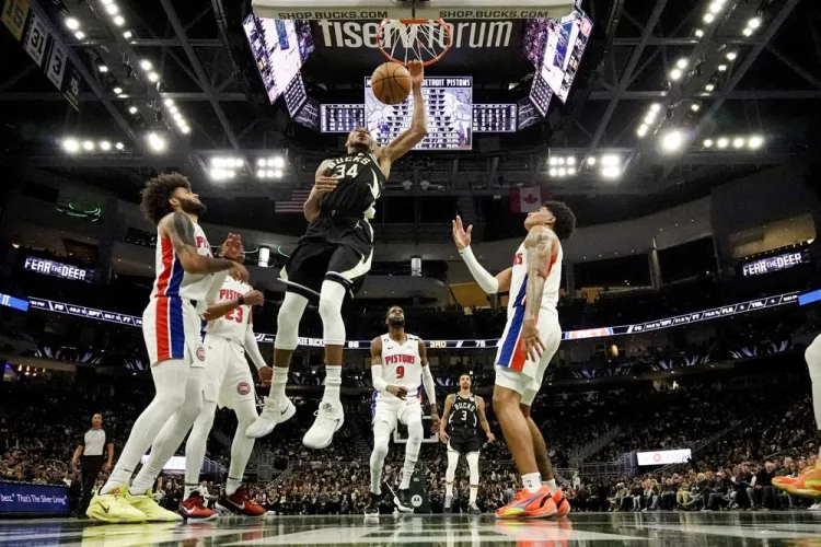 Bucks ganan séptimo seguido