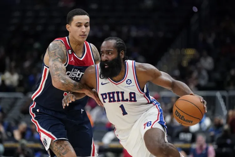 Sixers pierden a James Harden