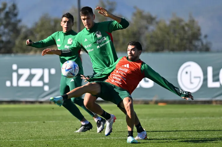 Jiménez entrena con el Tri