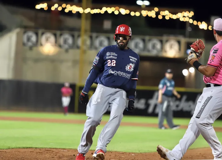 Aguilas despiden a Roberson