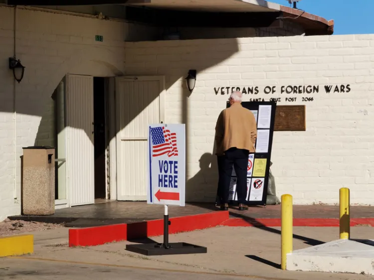 Salen a votar en Nogales, Arizona