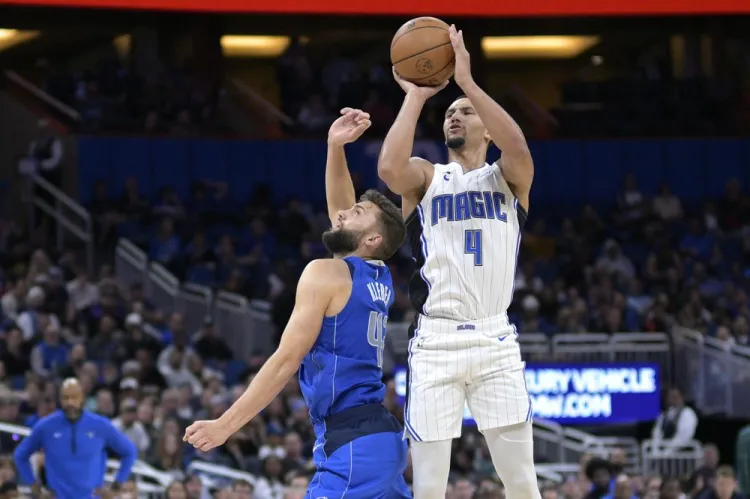 Magic derrota a los Mavericks