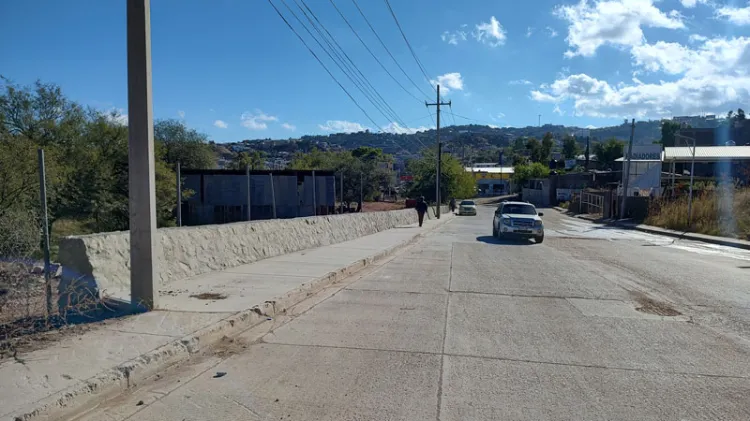 Rehabilitan carriles de rodamiento en socavón de la Tecnológico