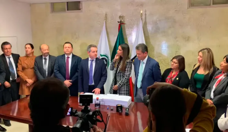 Entrega presupuesto Del Valle Colosio