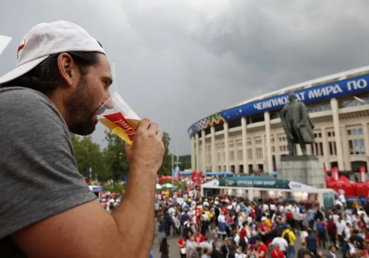 Qatar prohíbe cerveza en los estadios