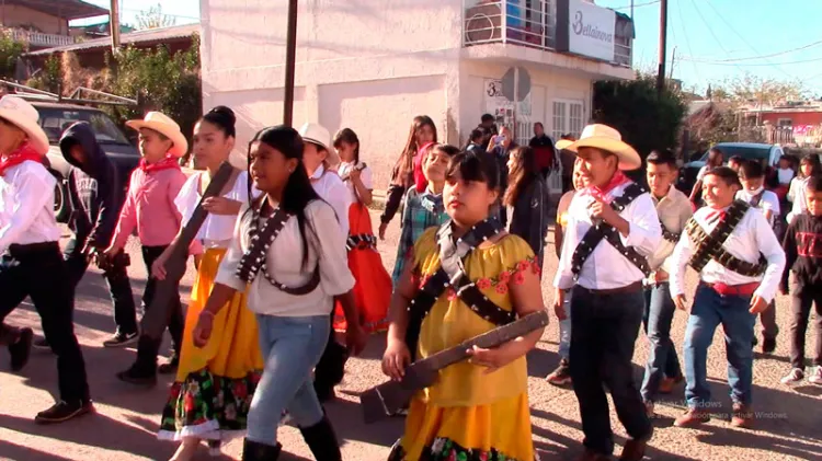 Celebran estudiantes aniversario de la Revolución Mexicana