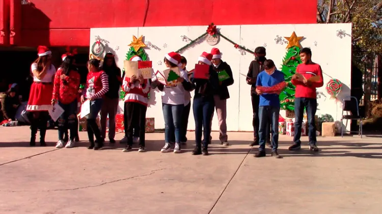 Realizan festival navideño en Cecytes