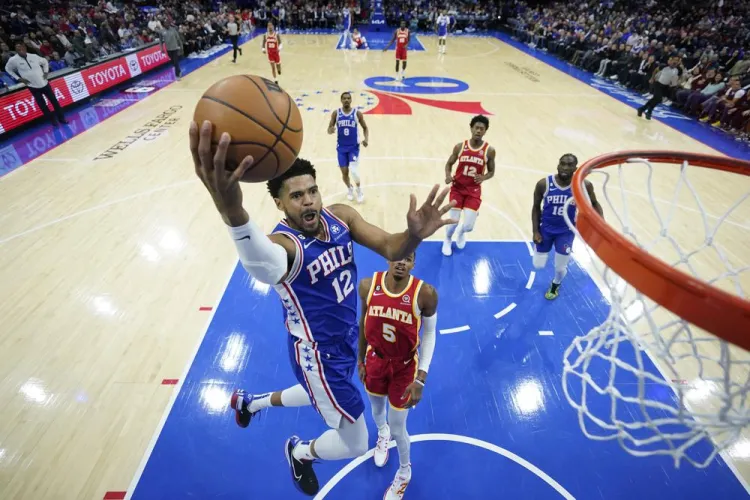 Embiid regresa en triunfo de Sixers