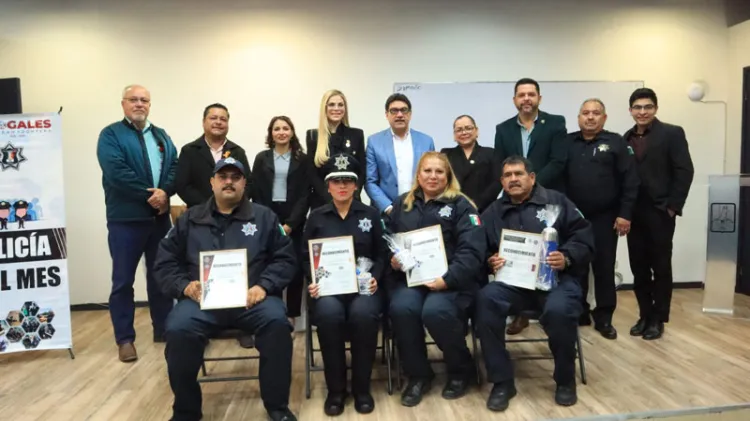 Reconocen al Policía del Mes