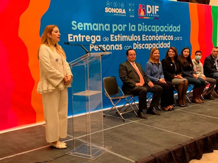 DIF Sonora entrega apoyos económicos