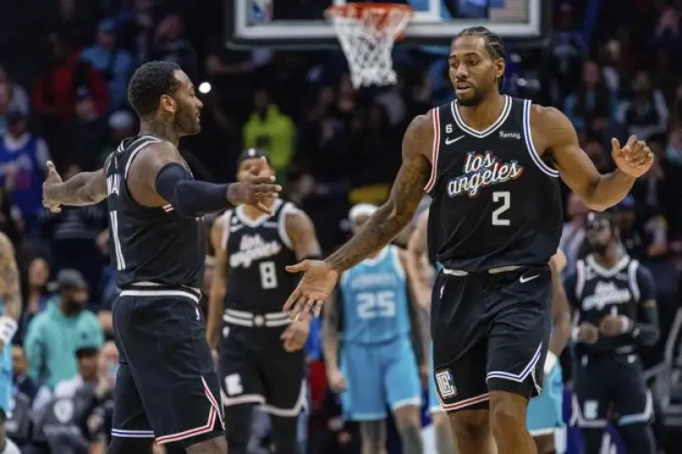 Clippers ganan en regreso de Leonard