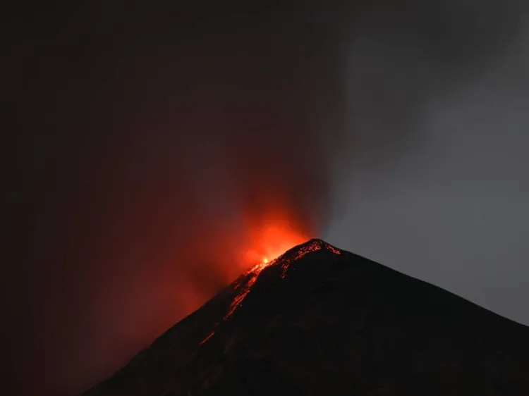 Volcán de Fuego hace erupción en Guatemala