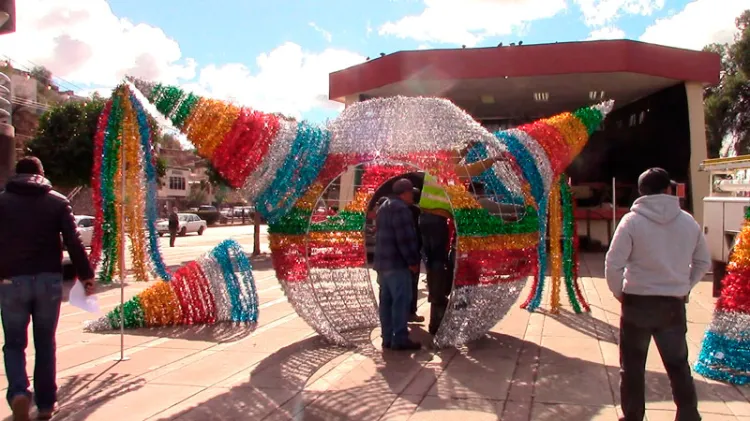 Inician decoración navideña en Nogales