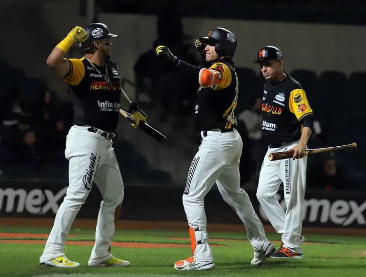 Naranjeros amarran la serie