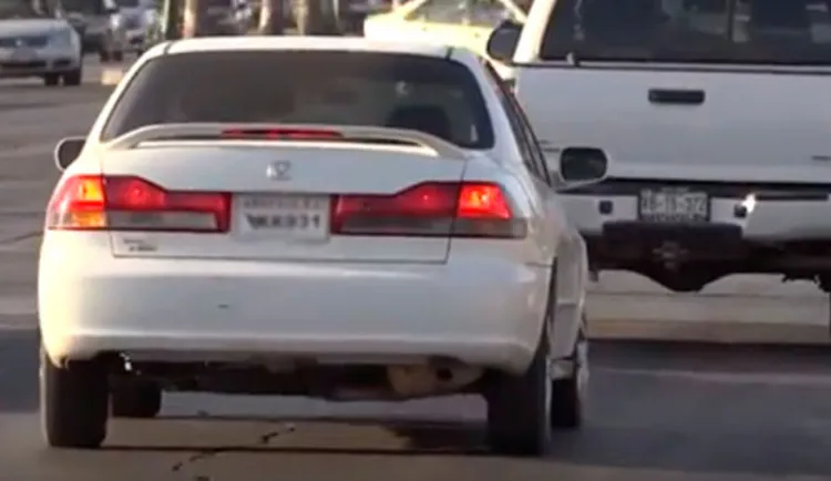 Carros “chuecos” podrán circular en carreteras