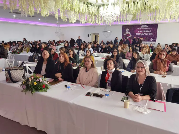 Dan curso en Nogales a mujeres en la política