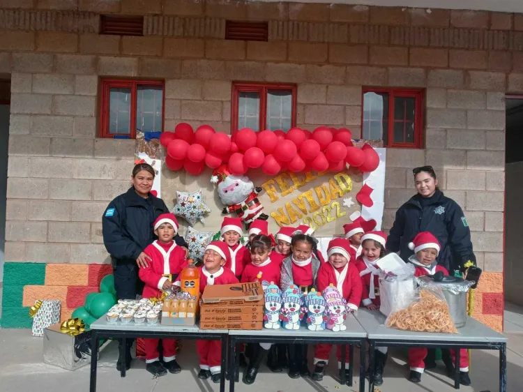 Lleva PESP piñatas, dulces y regalos a preescolar en El Represo