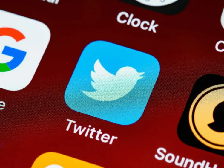 Prohibirá Twitter publicar enlaces a otras redes sociales