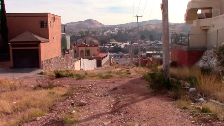 Continúa fuga de drenaje en Nuevo Nogales