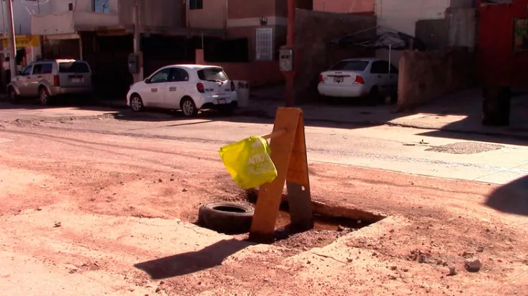 Llaman a Oomapas a tapar bache en Nuevo Nogales