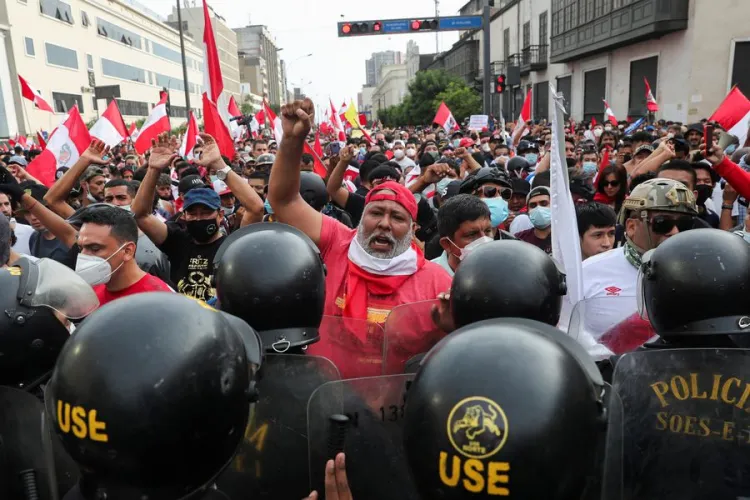 Acusan a EU de intervenir en crisis de Perú