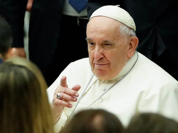 Papa Francisco denuncia violencia psicológica y abuso de poder dentro de la Iglesia
