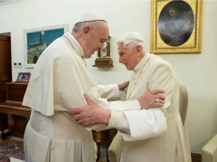 Pide papa Francisco orar por Benedicto XVI, está “muy enfermo”