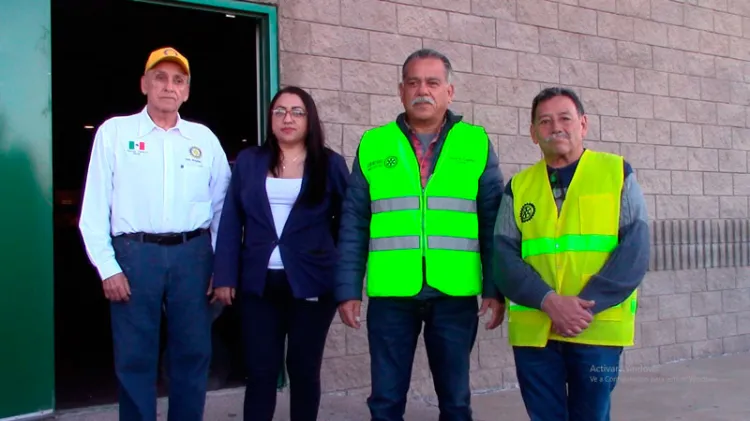 Entregan sillas al Club Rotario Nogales Industrial