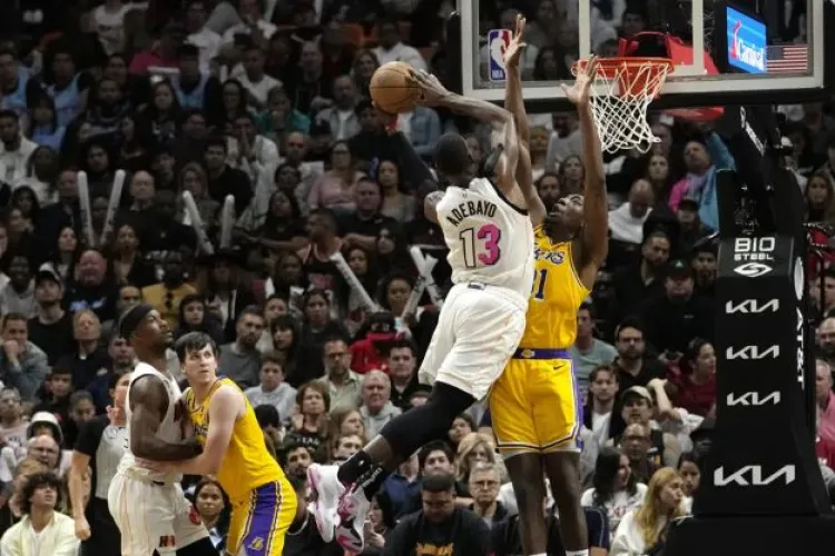 Heat derrotan a Lakers