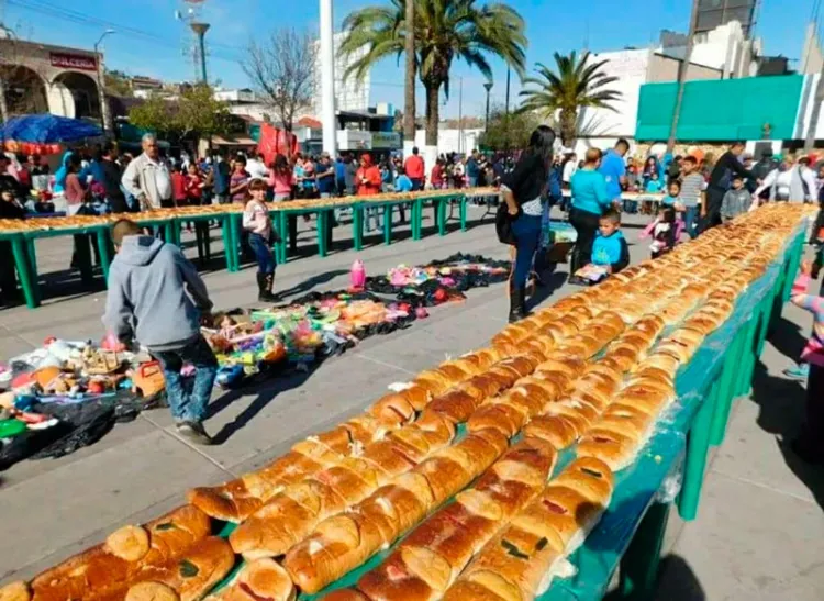 Cumple 25 años de ofrecer Rosca de Reyes a la población