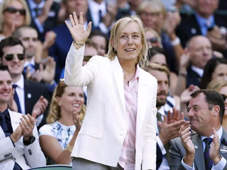 Detectan cáncer a Navratilova