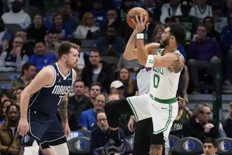 Tatum con triple doble al ganar Celtics