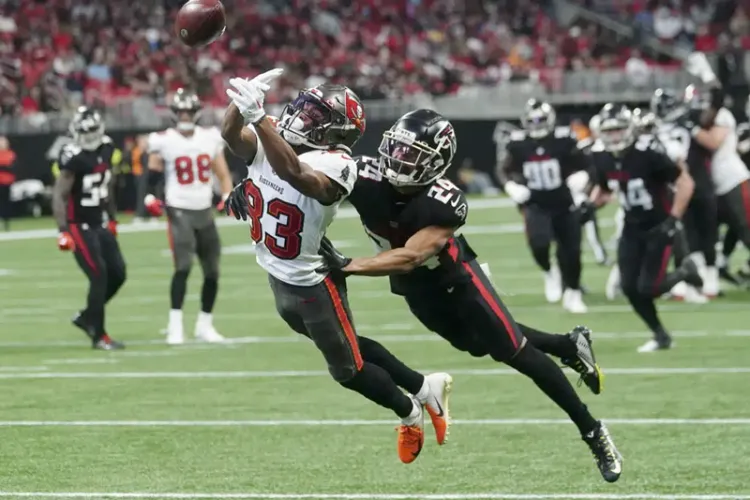 Halcones someten a los Bucs