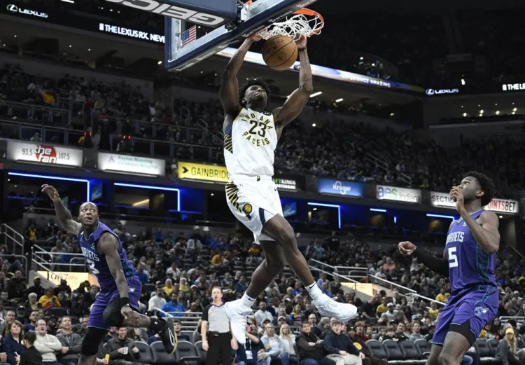 Pacers se imponen a Hornets
