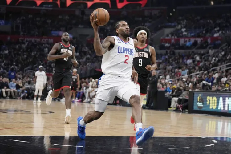 Clippers ganan con Mann y Leonard