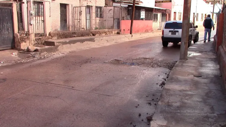 Solicitan reparación de bache en la Héroes