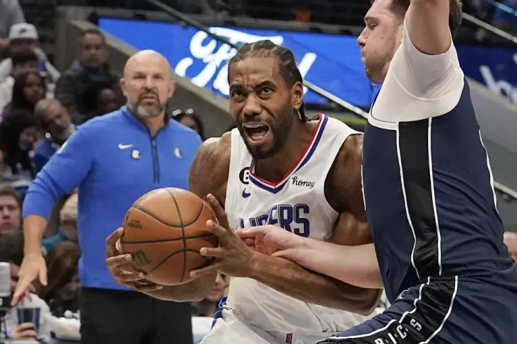 Clippers pasan  sobre los Mavs