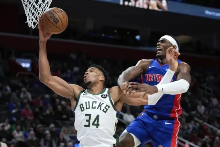 Giannis vuelve en triunfo de Bucks