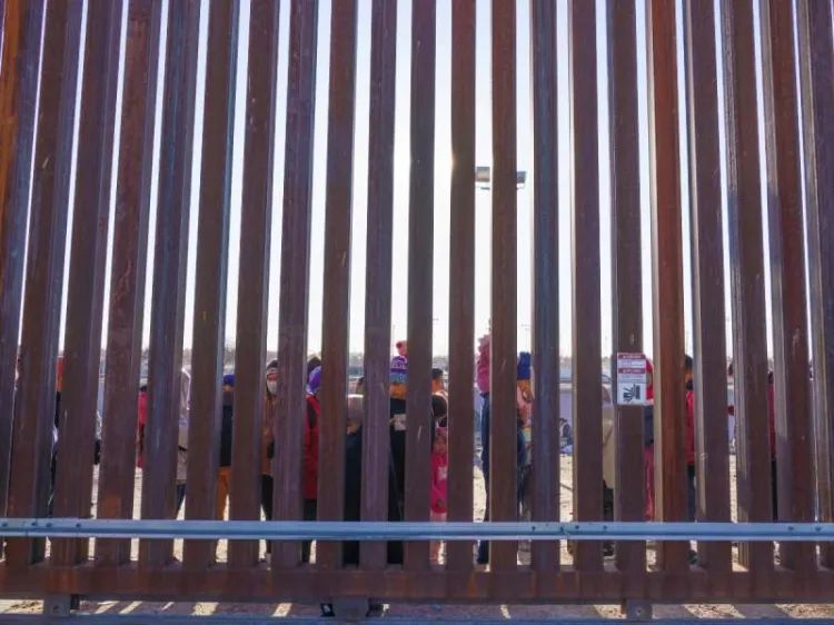 Busca CBP procesar hasta 500 migrantes detenidos