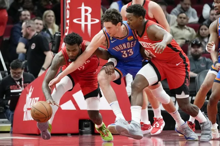 Rockets silencian al Thunder