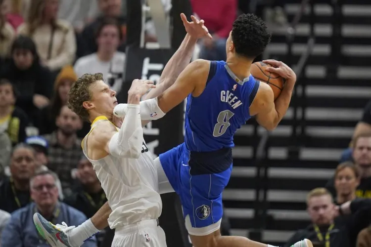 Mavericks vencen al Jazz