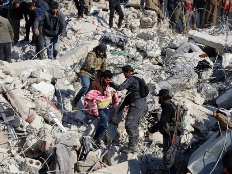 Suman más de 11 mil 200 muertos tras terremoto en Turquía y Siria