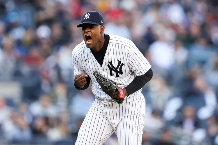 Yanquis congelan a Severino