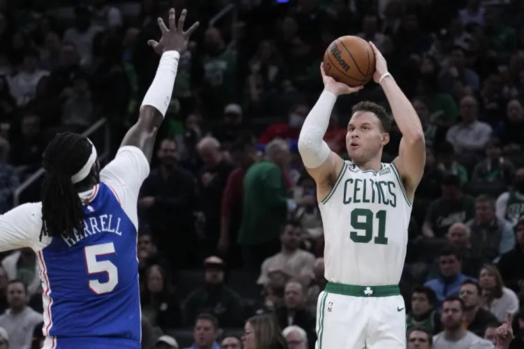 Celtics someten a los Sixers