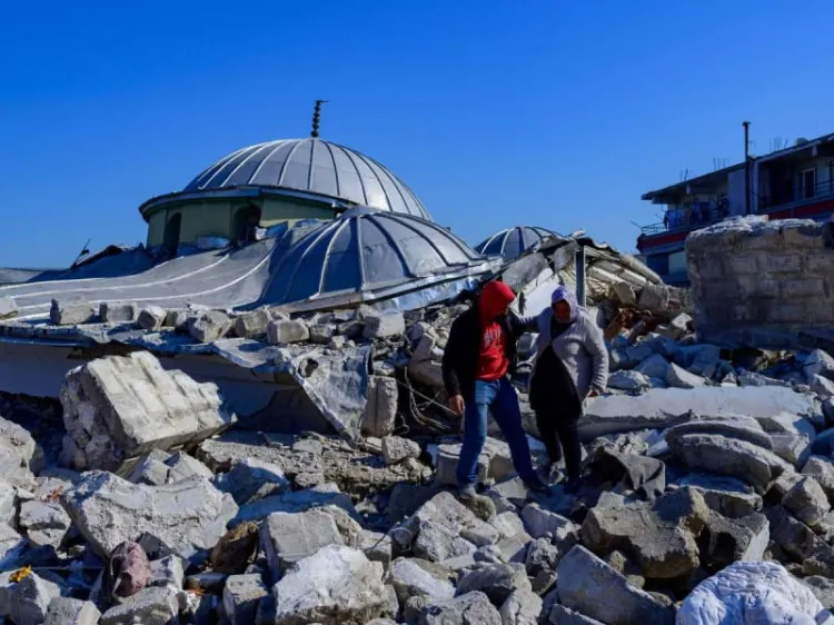 Ascienden a más de 22 mil 300 los muertos por terremoto en Turquía y Siria