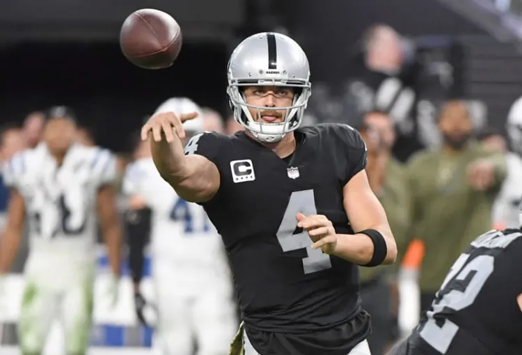 Raiders cortan a Carr