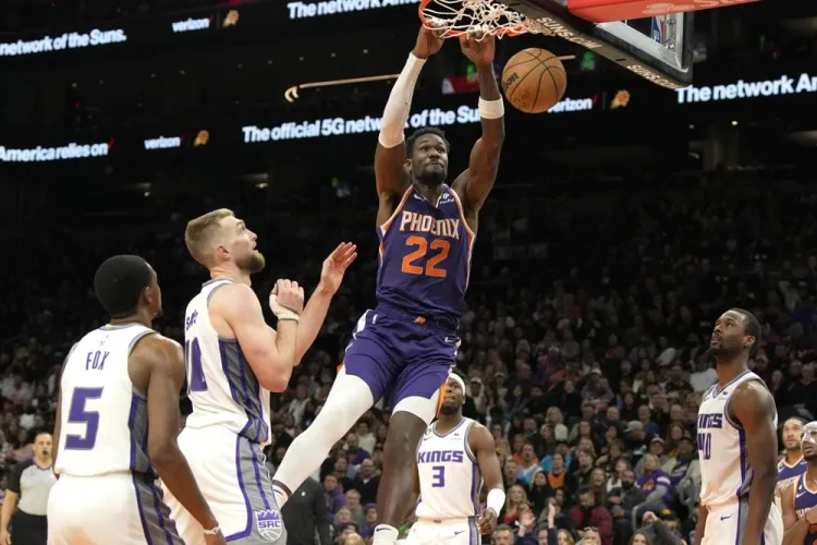 Ayton y Booker encabezan a Soles