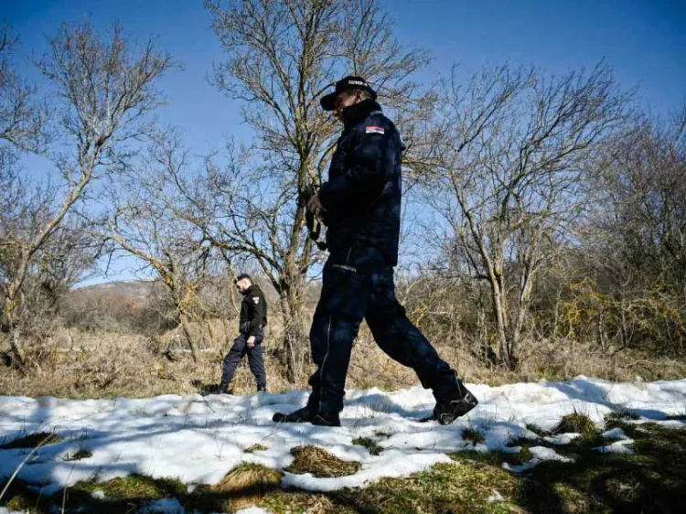 Encuentran en Bulgaria a 18 migrantes muertos dentro de camión de carga