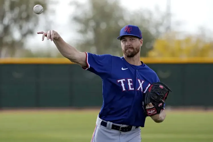 DeGrom suelta el brazo