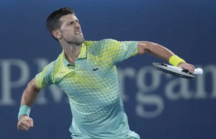 Djokovic gana con apuros